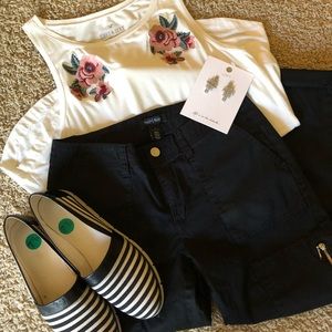 🛍 WHBM Cropped Motto/Cargo Pant